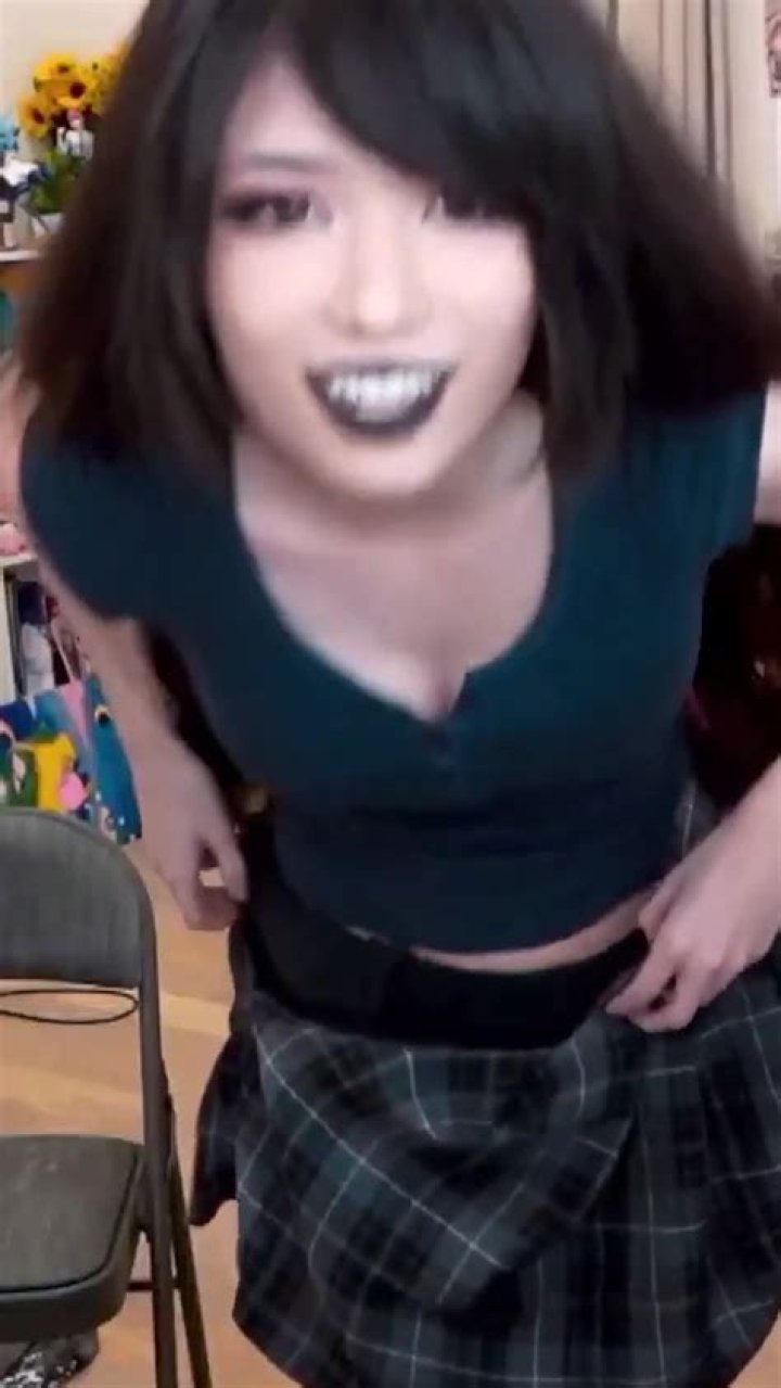 Unveiling the Controversy: The Emiru Nipple Slip Incident