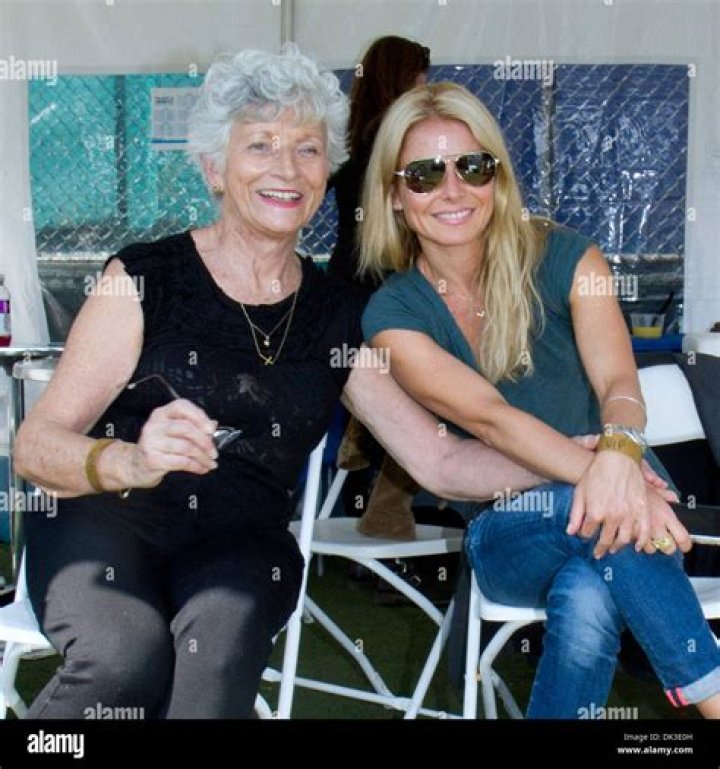 Discovering Esther Ripa: The Journey of a Remarkable Talent